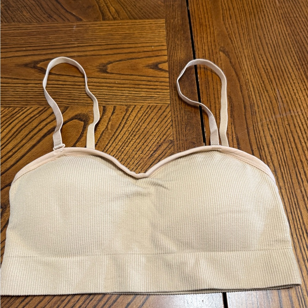 Finduself Strapless Padded Bra. NWT. Size Small.